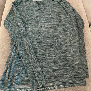 Lululemon Metal Vent Tech Henley Long Sleeve. Green/White. Size L